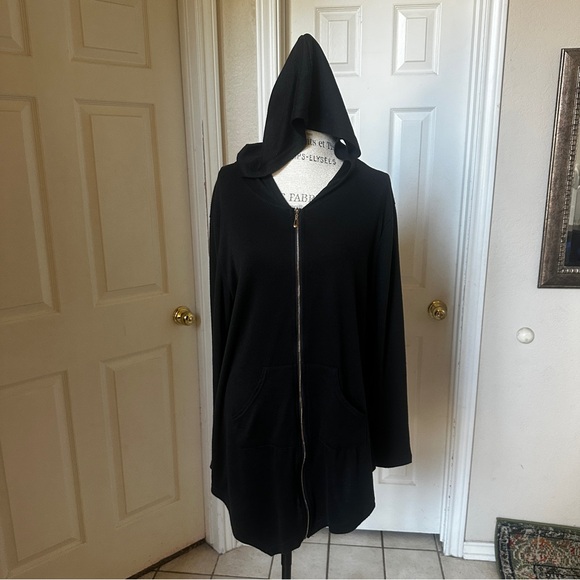 Asymmetrical Black Hoodie - Picture 11 of 11